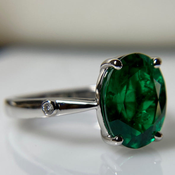 3.13 Carat Colombian Emerald, Platinum and Diamond Ring - AGL certified minor cedarwood oil