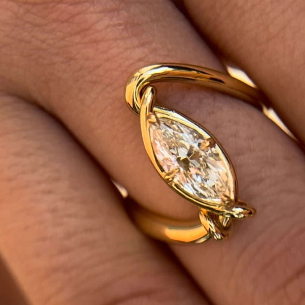 de Vos Marquise Diamond Tremble Ring