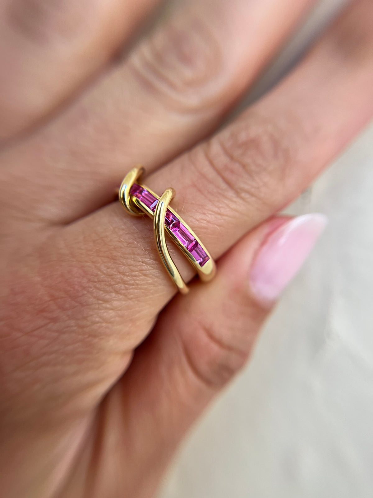 de Vos Pink Sapphire 18 Karat Gold River Ring