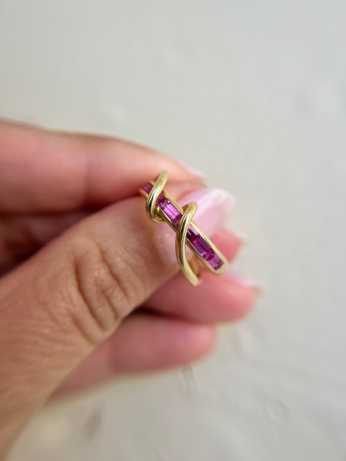 de Vos Pink Sapphire 18 Karat Gold River Ring
