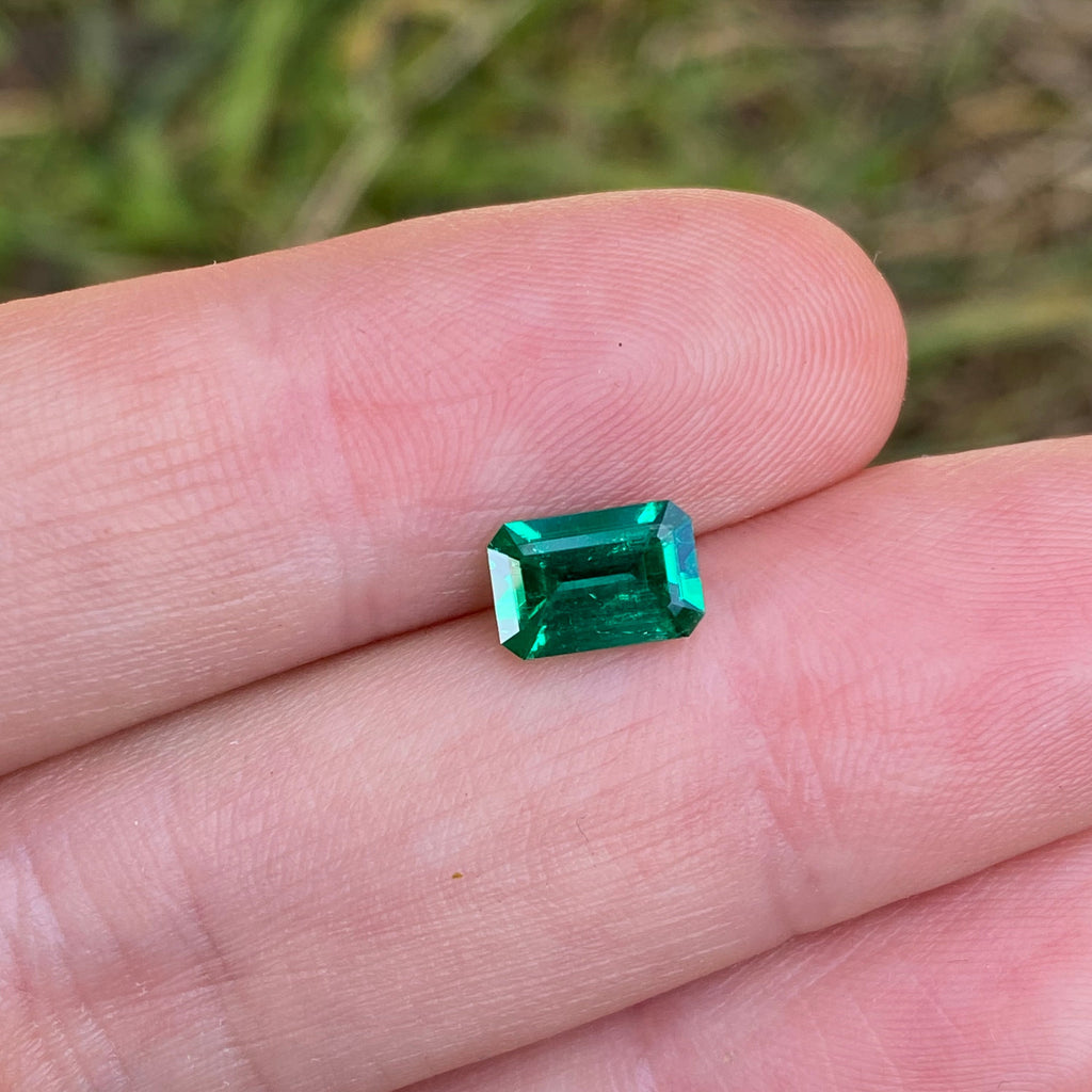 Colombian Emerald 1.01 carats- AGL certified minor oil