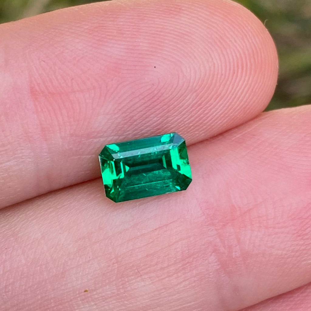 Colombian Emerald 1.01 carats- AGL certified minor oil