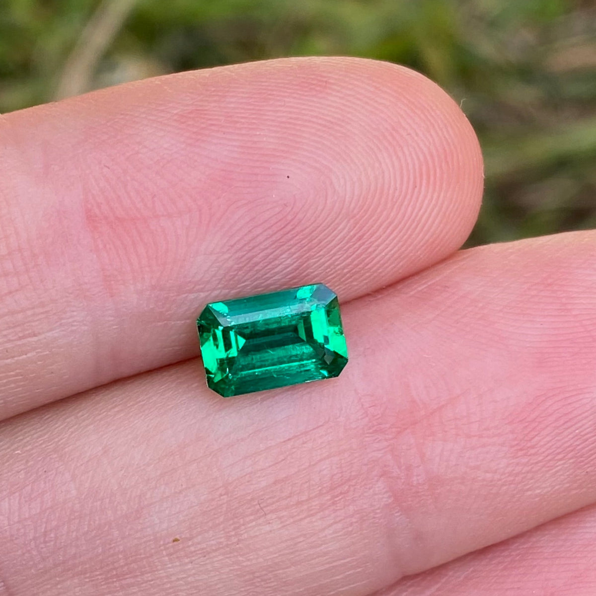 Colombian Emerald 1.01 carats- AGL certified minor oil