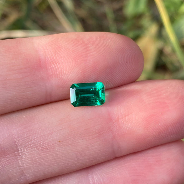 Colombian Emerald 1.01 carats- AGL certified minor oil