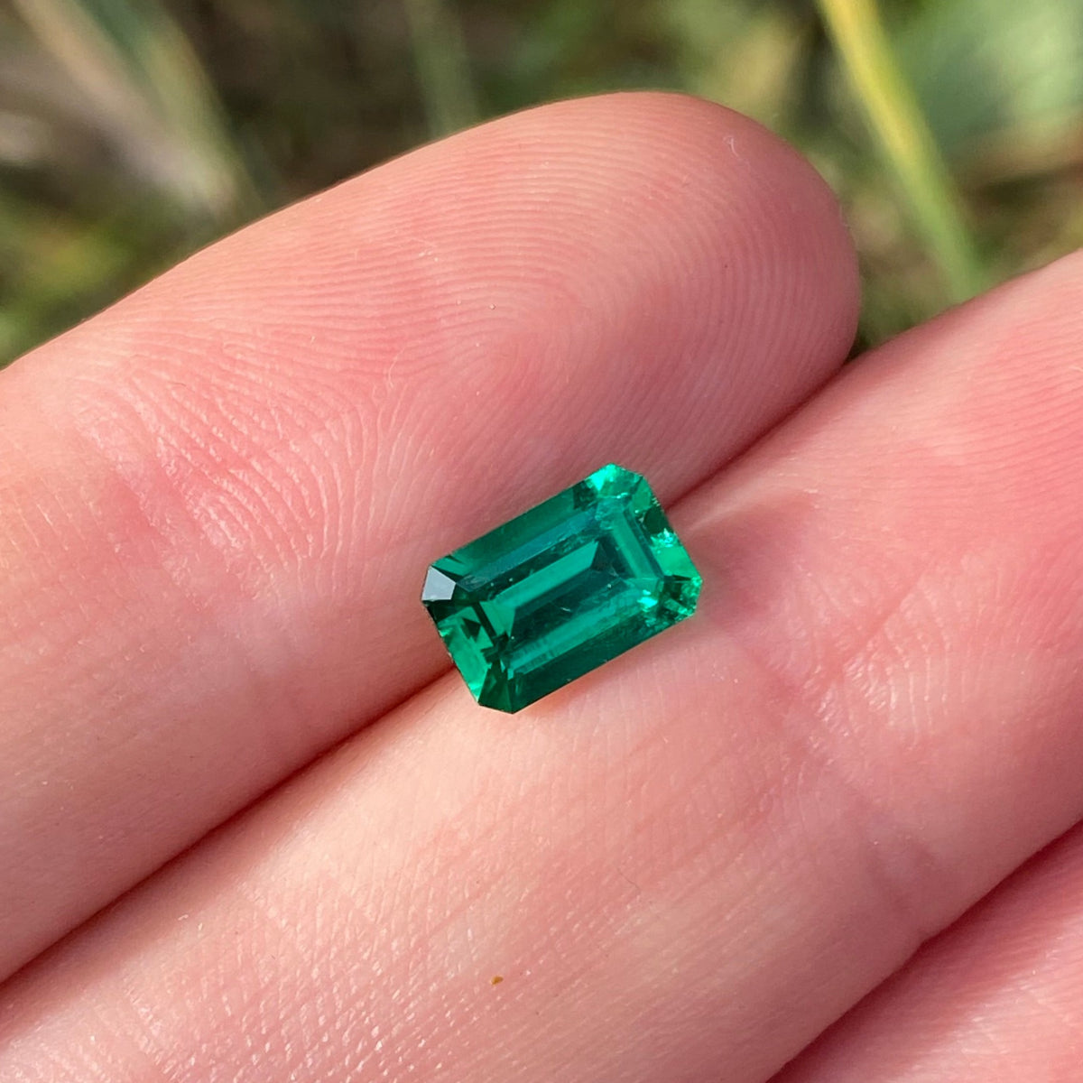 Colombian Emerald 1.01 carats- AGL certified minor oil