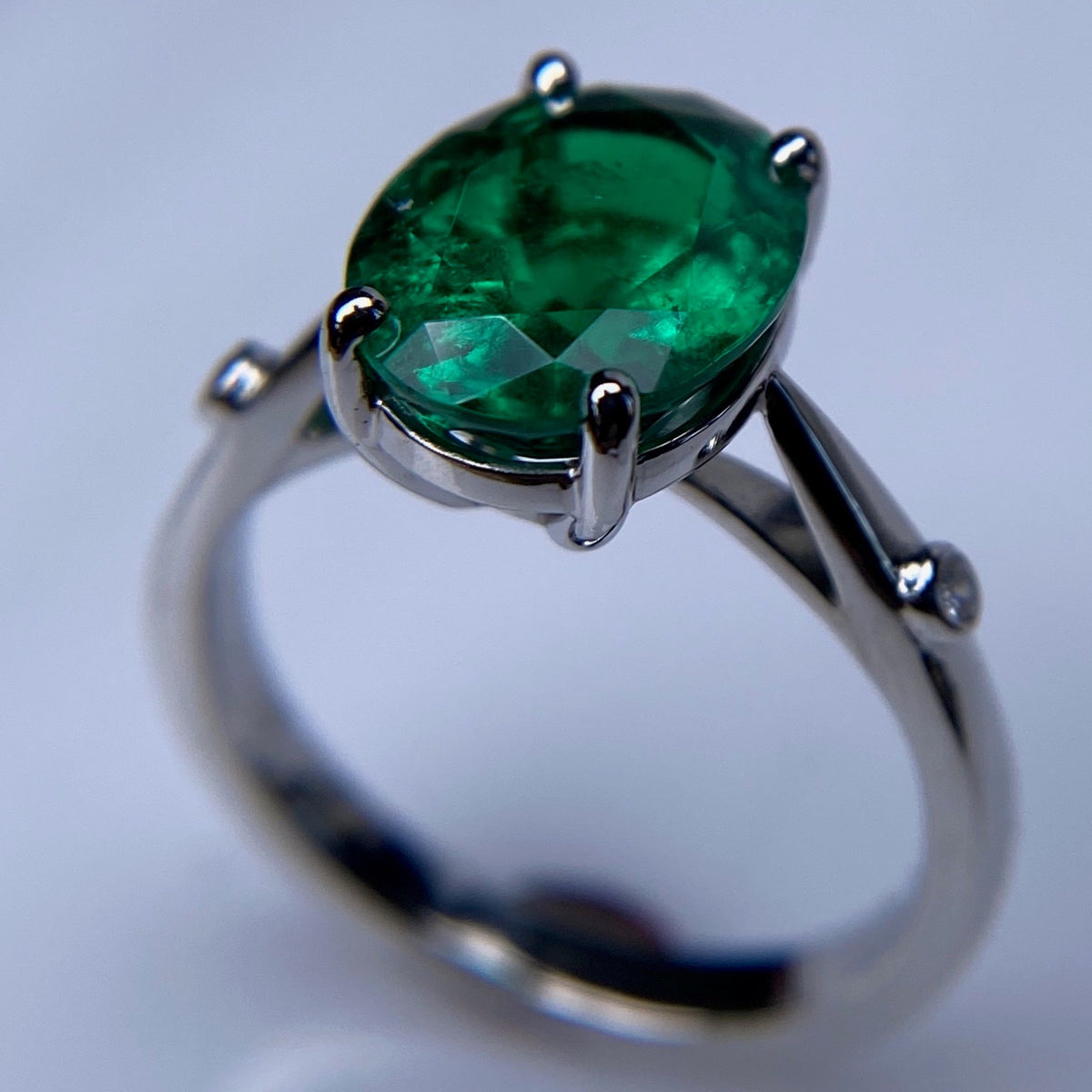 3.13 Carat Colombian Emerald, Platinum and Diamond Ring - AGL certified minor cedarwood oil