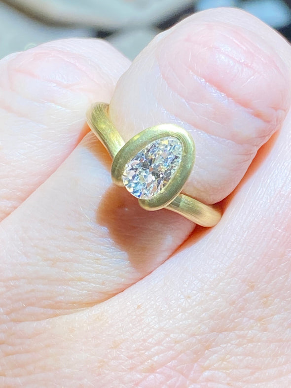 Leen Heyne x Thesis Pear Diamond Ring