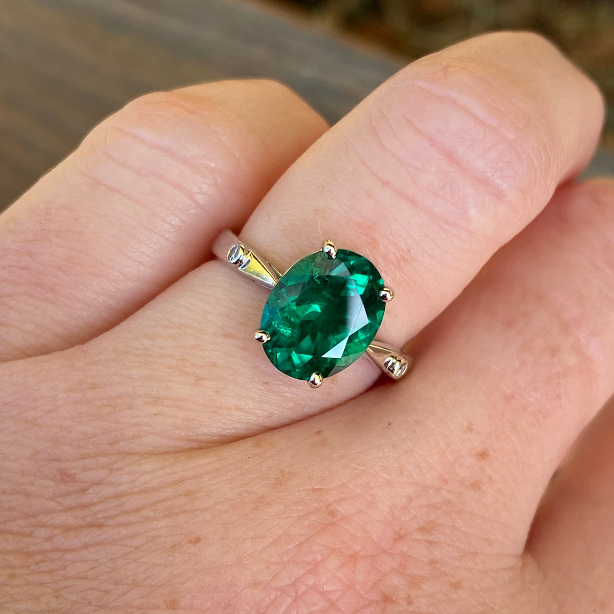 3.13 Carat Colombian Emerald, Platinum and Diamond Ring - AGL certified minor cedarwood oil